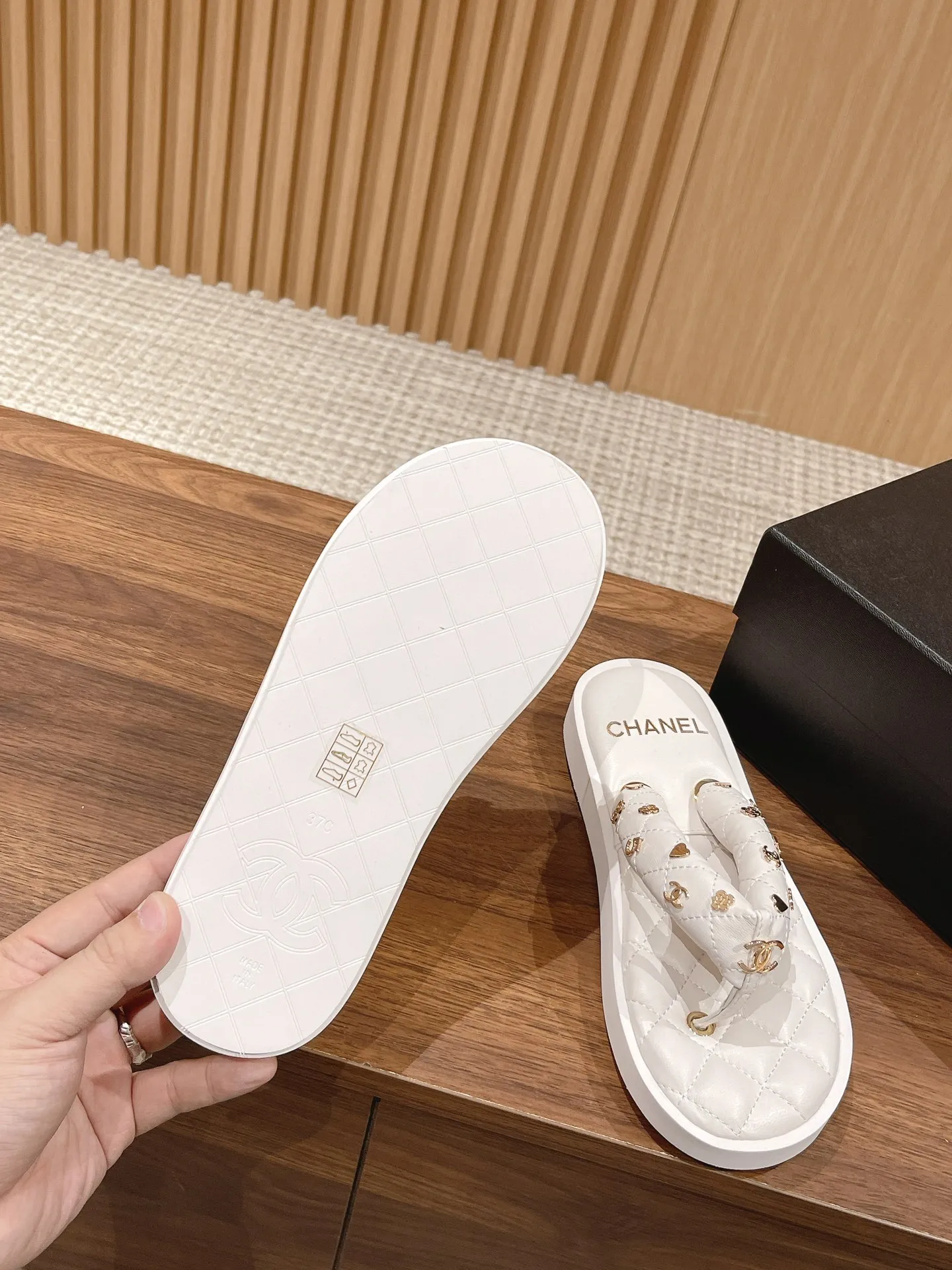 👟👟Ex-factory price 400👟👟 Women's Shoes Women's Clothing Women's Shoes Factory CHANEL Chanel's new 2023 early spring flip-flops, a spring must-have, goddess series, with the elegant and ladylike temperament of Xiangjia, super attractive and irresistible.  Made of original imported top-grade sheepskin material, original molded hardware buckle #electric embroidery. The midsole is wrapped with imported sheepskin, which is soft and comfortable. Original molded lightweight and wear-resistant velvet outsole Size: 35-40M